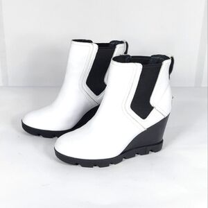 Sorel White and Black Wedge Ankle Boots #737 Size 7